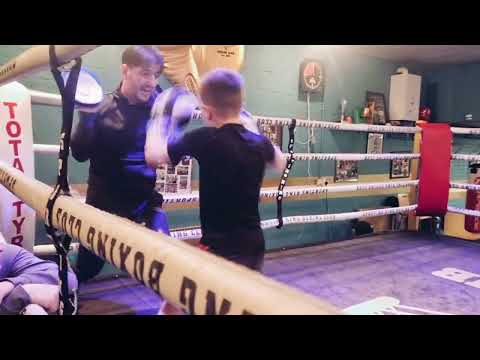 JAYDEN PRICE PADS WITH CLIFFORD AT SPORTING RING AMIGOS🥊#BOXING #UK